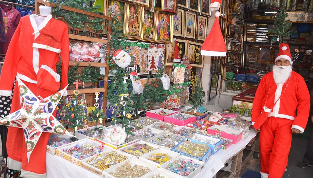 Preparations for Christmas begin.
