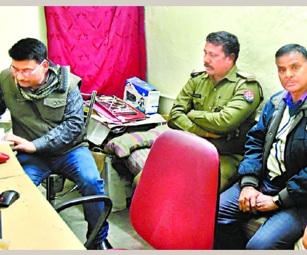  Sub inspector and sipoy caught red handed when they were taking bribe.