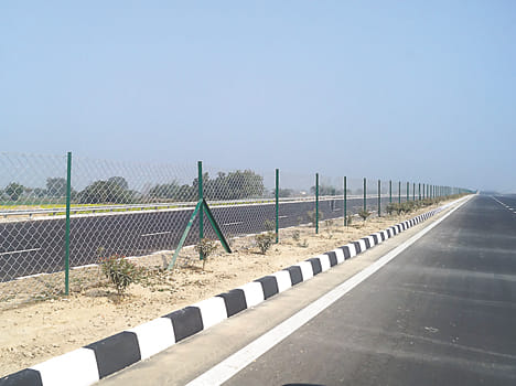 Agra-Lucknow expressway work left