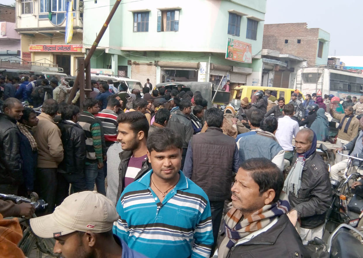 People trapped in the jam for three hours