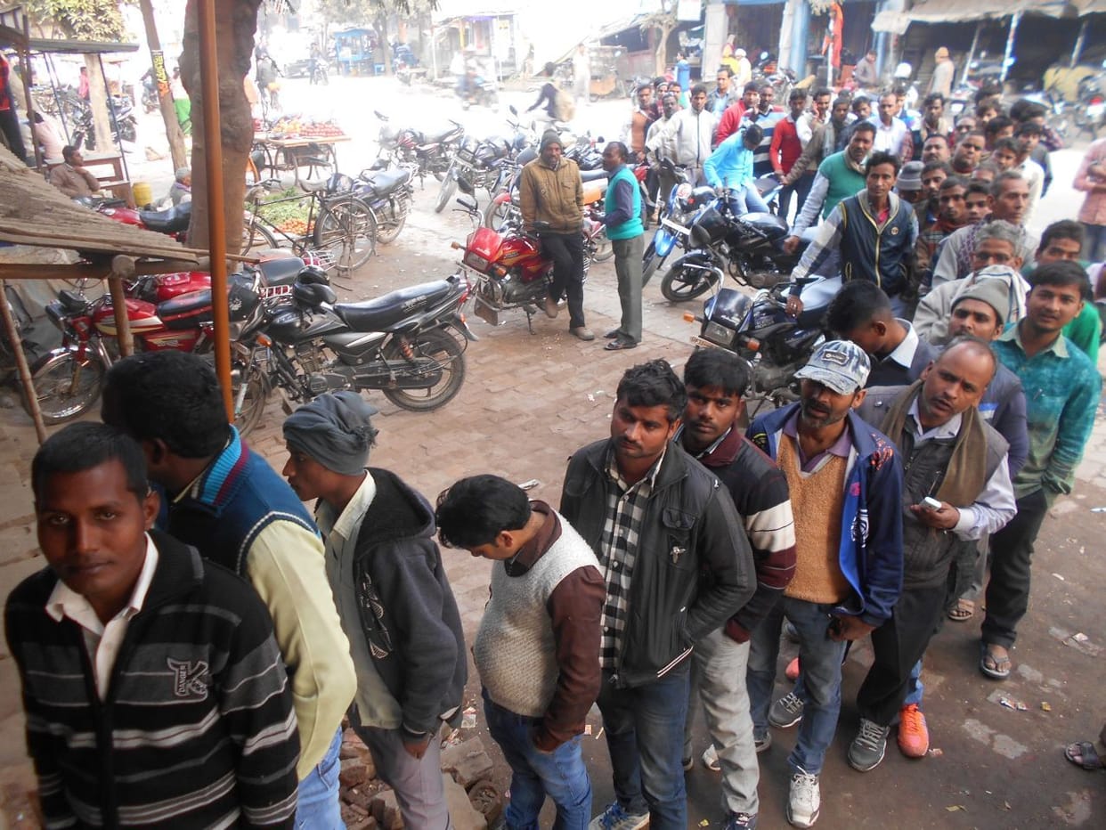Still shortage of cash in banks