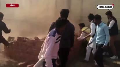 Annoyed farmers stop building construction in meerut