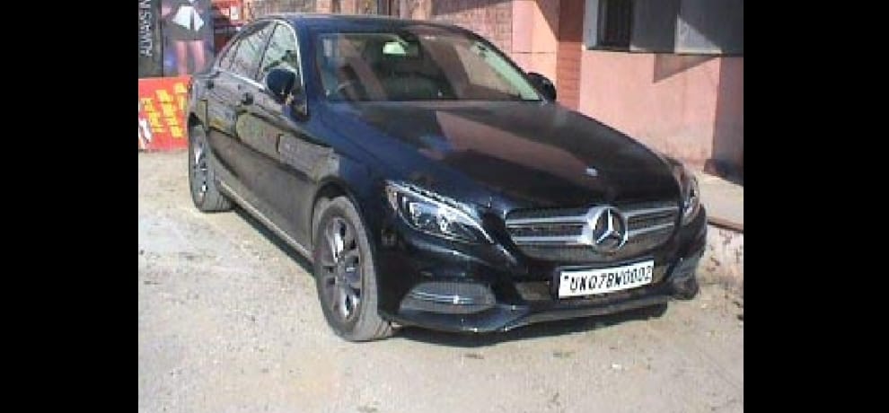 In Mercedes Murder: cut beard, straw cattle hides in the room