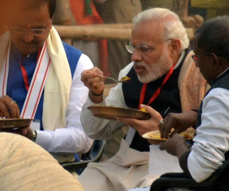 pm modi eat khichdi at varanasi visit