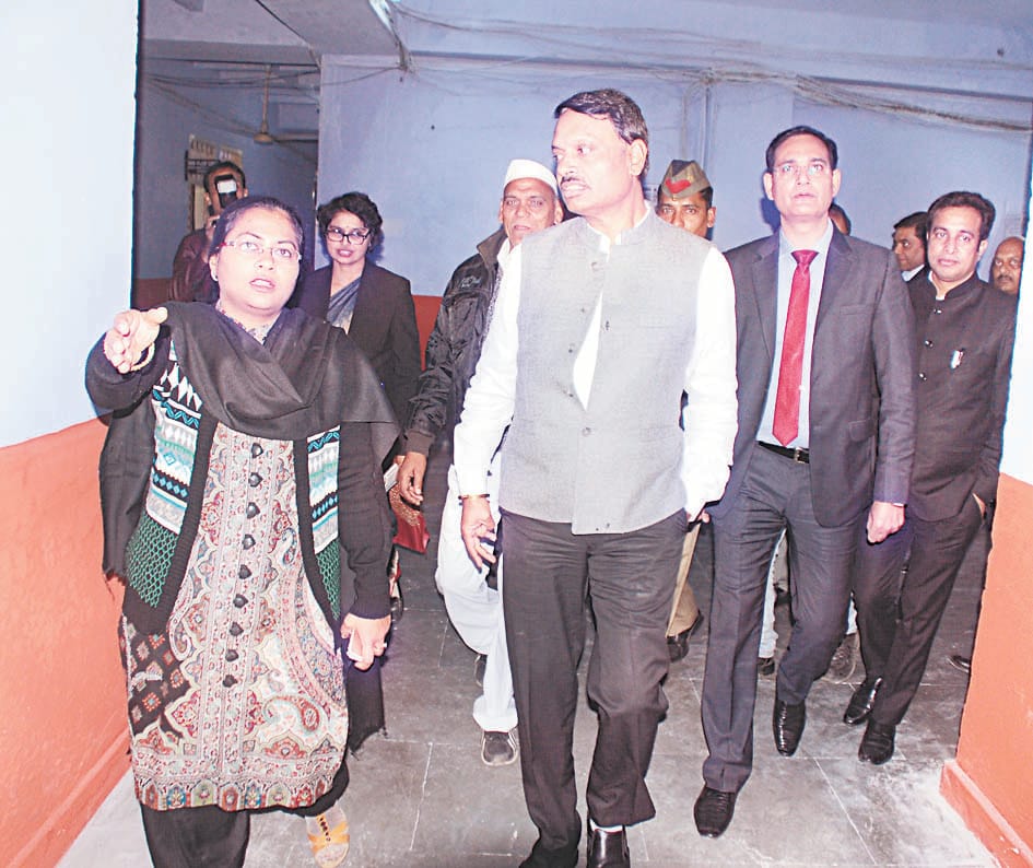 Divisional Commissioner, the disclosure of the inspection, two warning