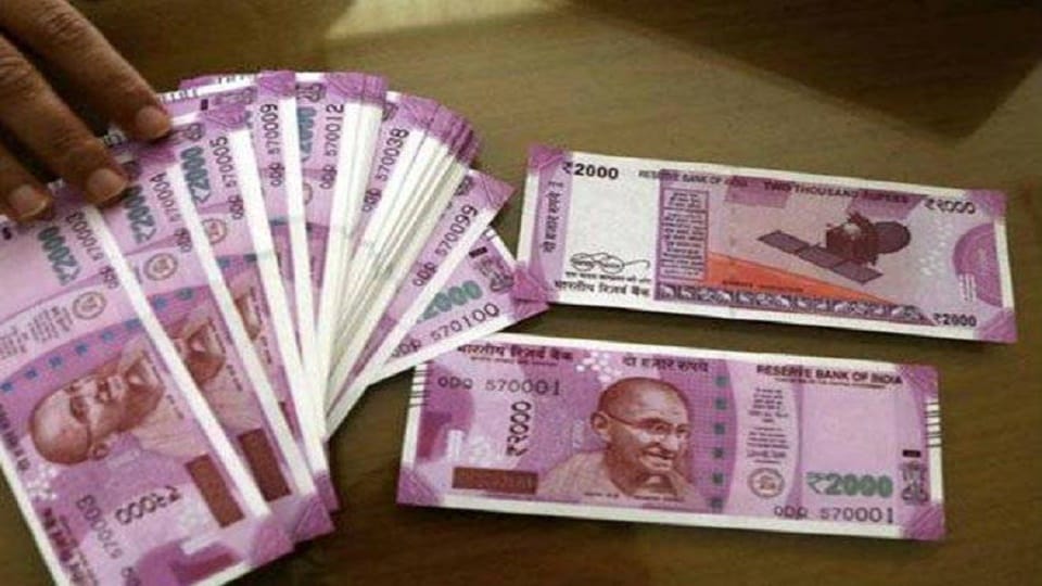  delhi boy arrested in cheating ladies, fraud with 2000 rupee note