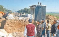 railway underbridge, under construction, demorlized, two worker injured, kaithal