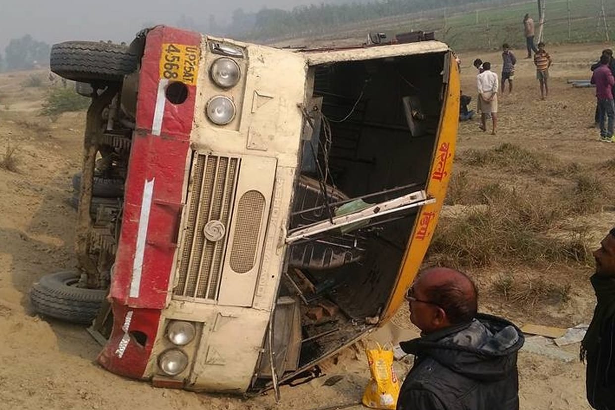 Roadways bus in the ditch upturned, four injured