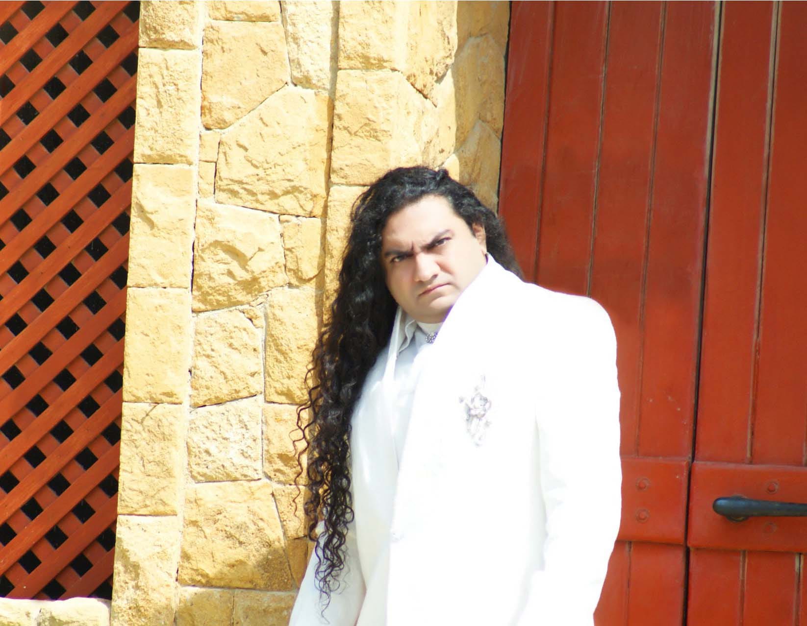 'Angel' fame Taher Shah leaves Pakistan after receiving death threats