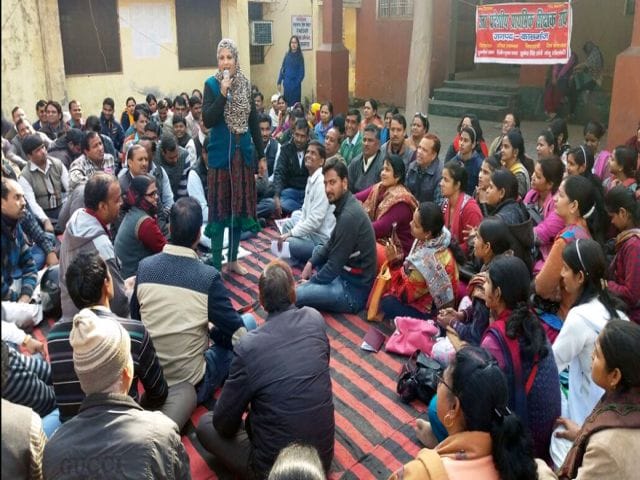 Teachers protest at the office of the BSA