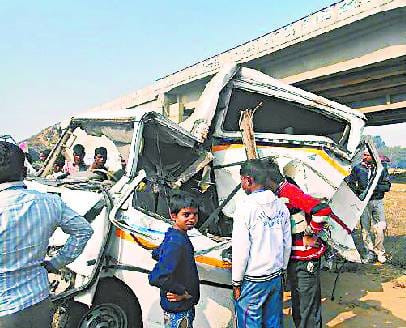 22 vehicles collided in thick fog, killing one