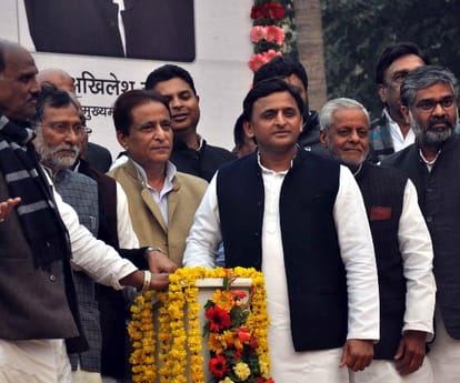 Akhilesh yadav laid the foundation of purvanchal express way.