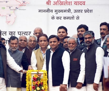 Akhilesh yadav laid the foundation of purvanchal express way.