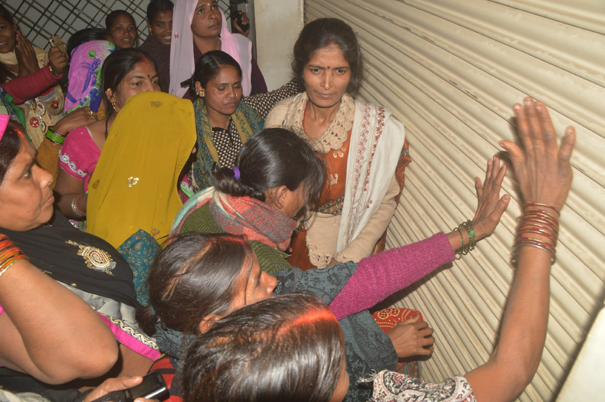 Microfinance company of women threw stones at