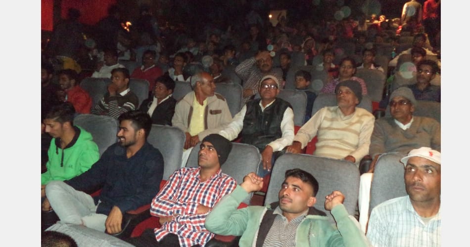 house full show of aamir khan movie dangal at chandigarh, youth reaction also positive