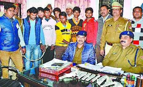 Five incidents of loot crooks grabbed nine opened