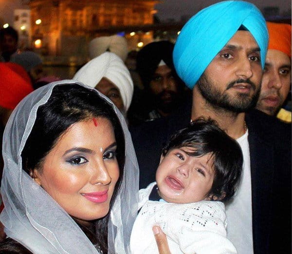 harbhajan singh and geeta basra with daughter hinaya at golden temple amritsar