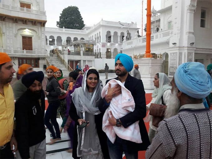 harbhajan singh and geeta basra with daughter hinaya at golden temple amritsar