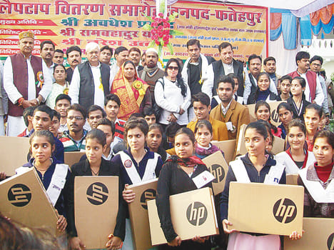 1478 students distributed laptops