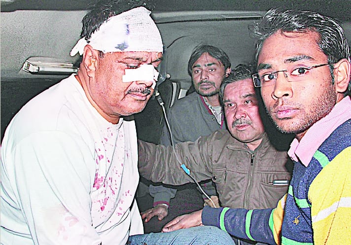 Je Suaan stabbed in the stomach