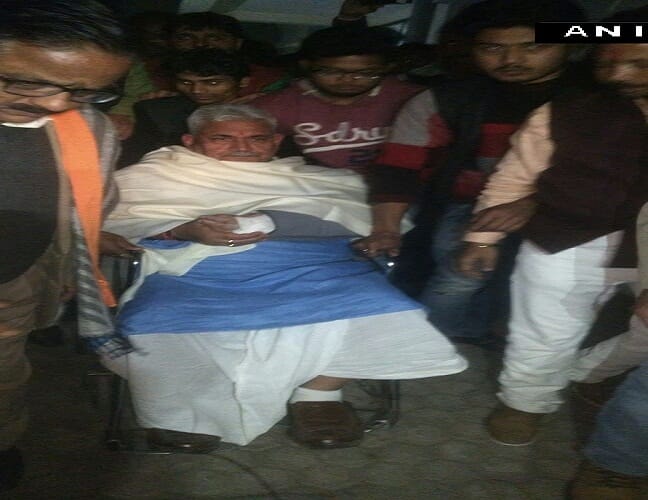 Union Minister Manoj Sinha sustains minor injuries after a car accident in Gorakhpur