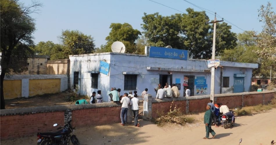 thievery of 37 lakh in canara bank branch at charkhi dadri of haryana, new and old currency robbed