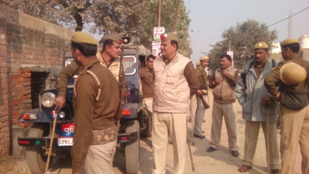 sadak ke lokaarpan ko lekar sangeet som aur atul pradhaan mein takaraav