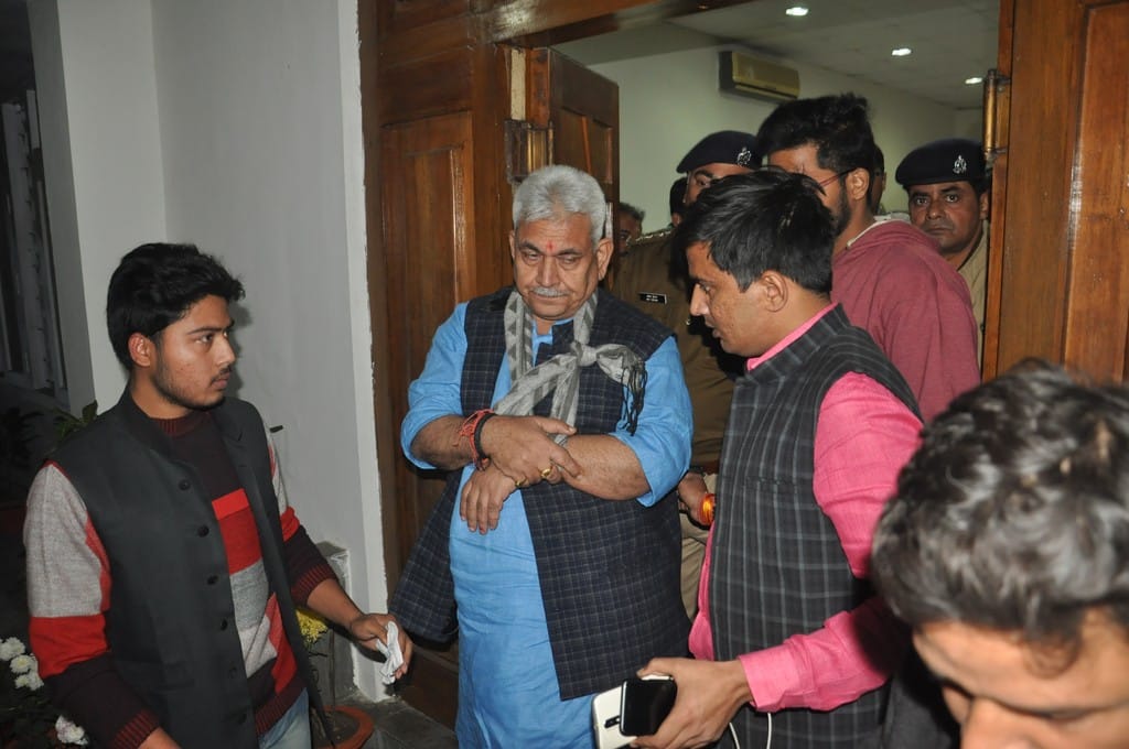 Railway state minister Manoj Sinha's left hand fractured in an accident