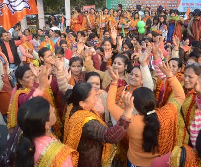 Rajnath singh during roadshow in Lucknow.