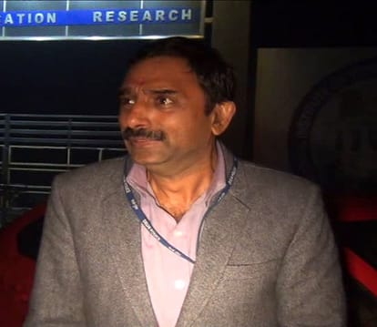 delhi police acp vijay tomar got emotional in media interaction, harassment daughter in college 