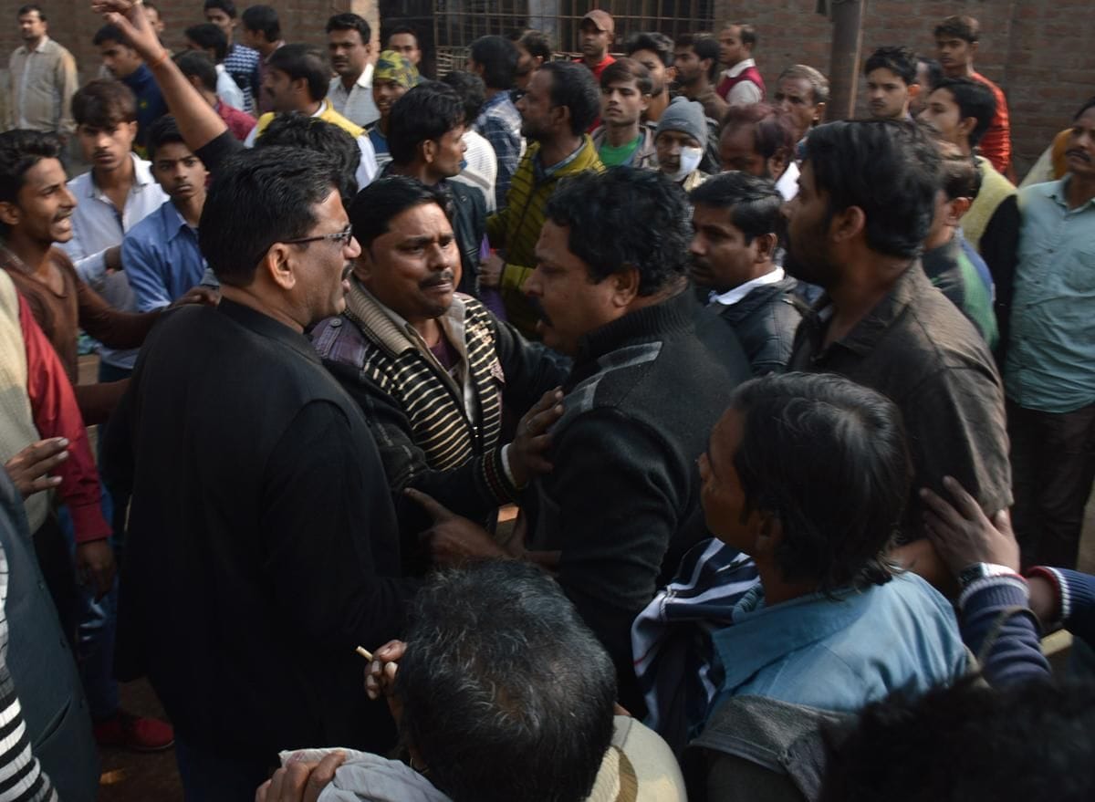 Axis Bank ATM assault, five injured