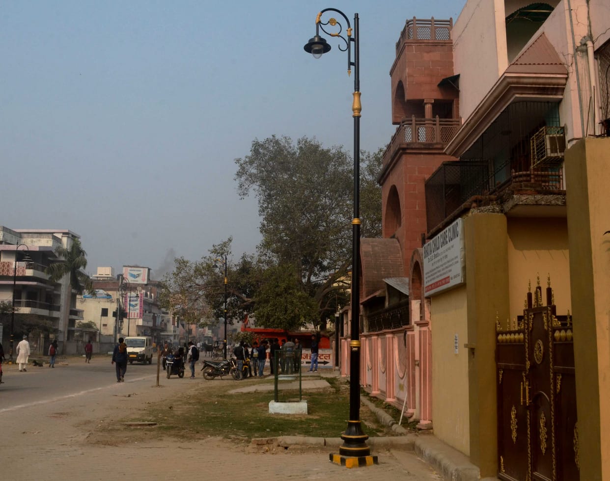 street light bad condition in dehradun