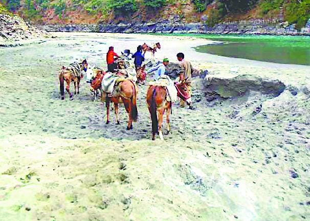 Illegal mining started again from Mahakali