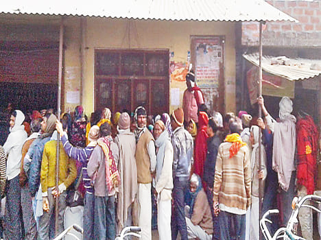 Dashed to the noise in the bank, police baton