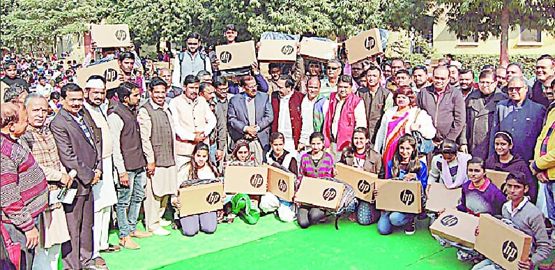 440 students distributed laptop