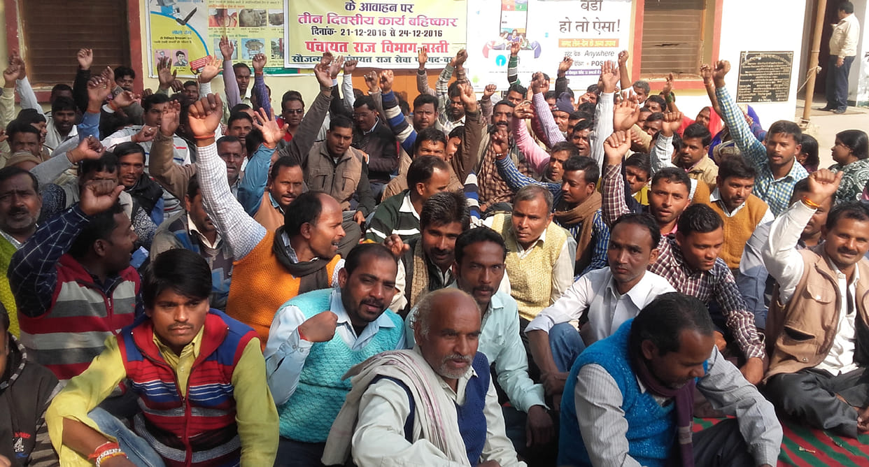 Opposition expressed by employees picket