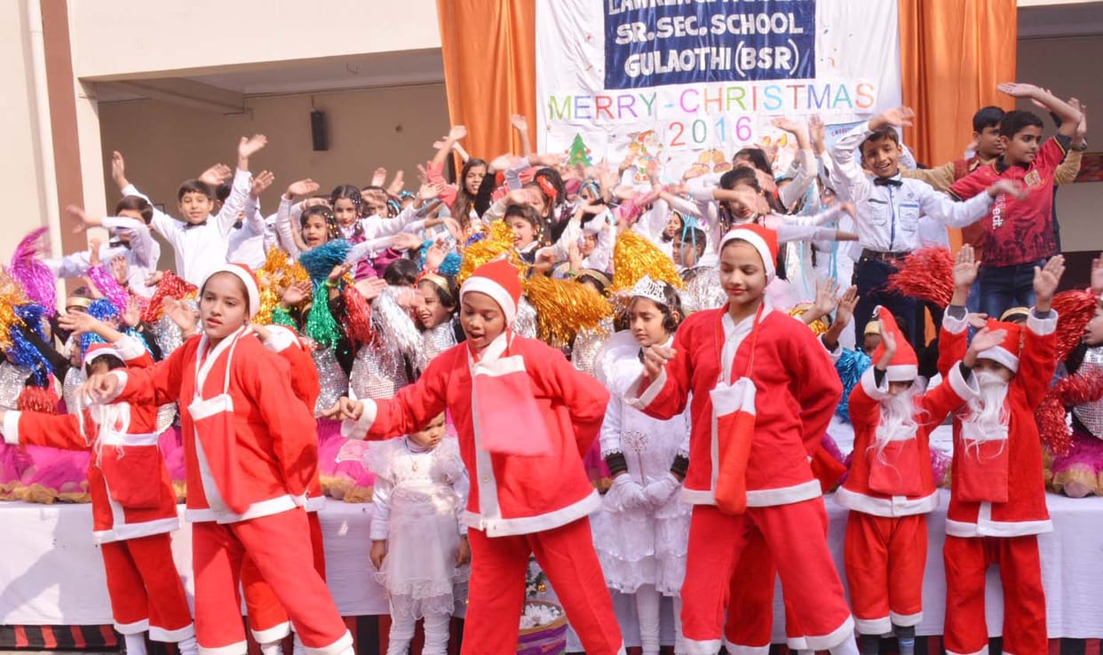 Schools remained little-Munne Santa Claus, distributing gifts