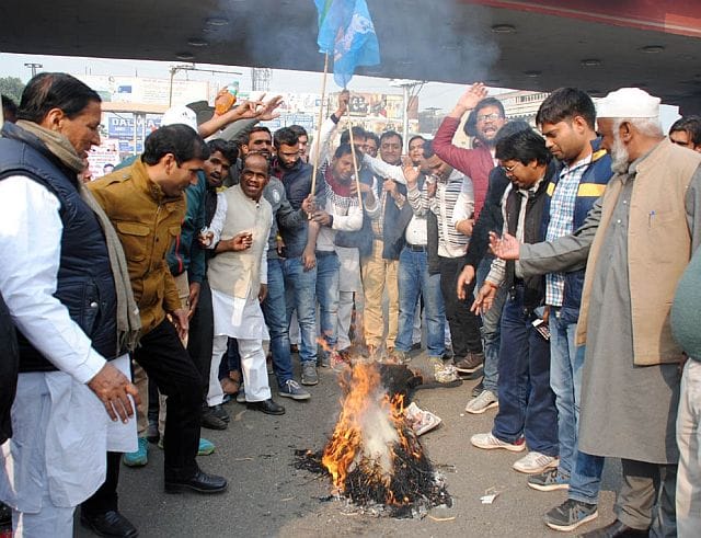 PM's effigy burnt in protest Notbandi NSUI