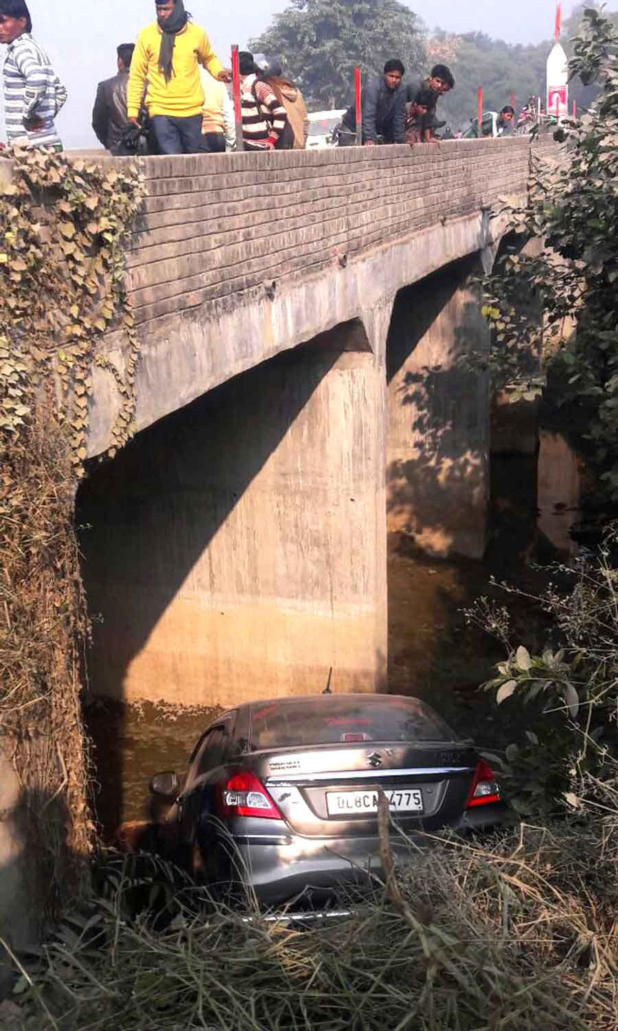 Uncontrolled car fell under the bridge