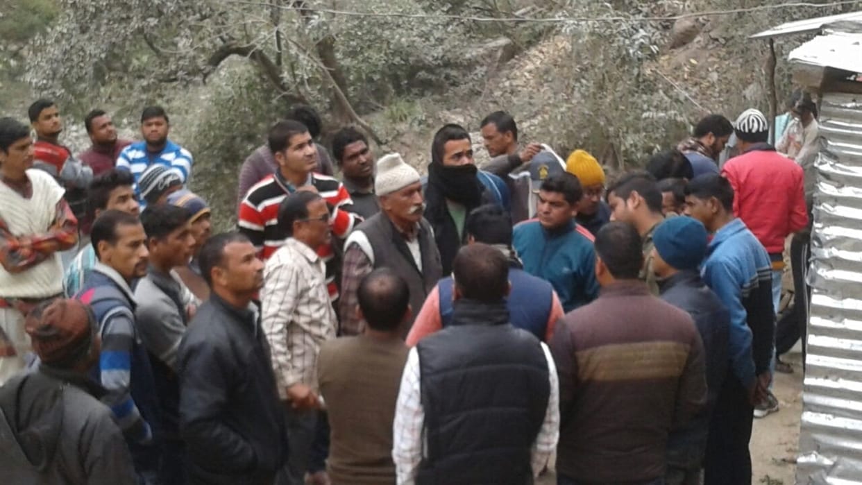 The villagers stopped the work of stone crusher.