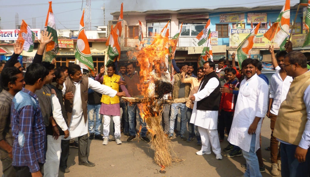 Congress activists today burnt the effigy of Prime Minister