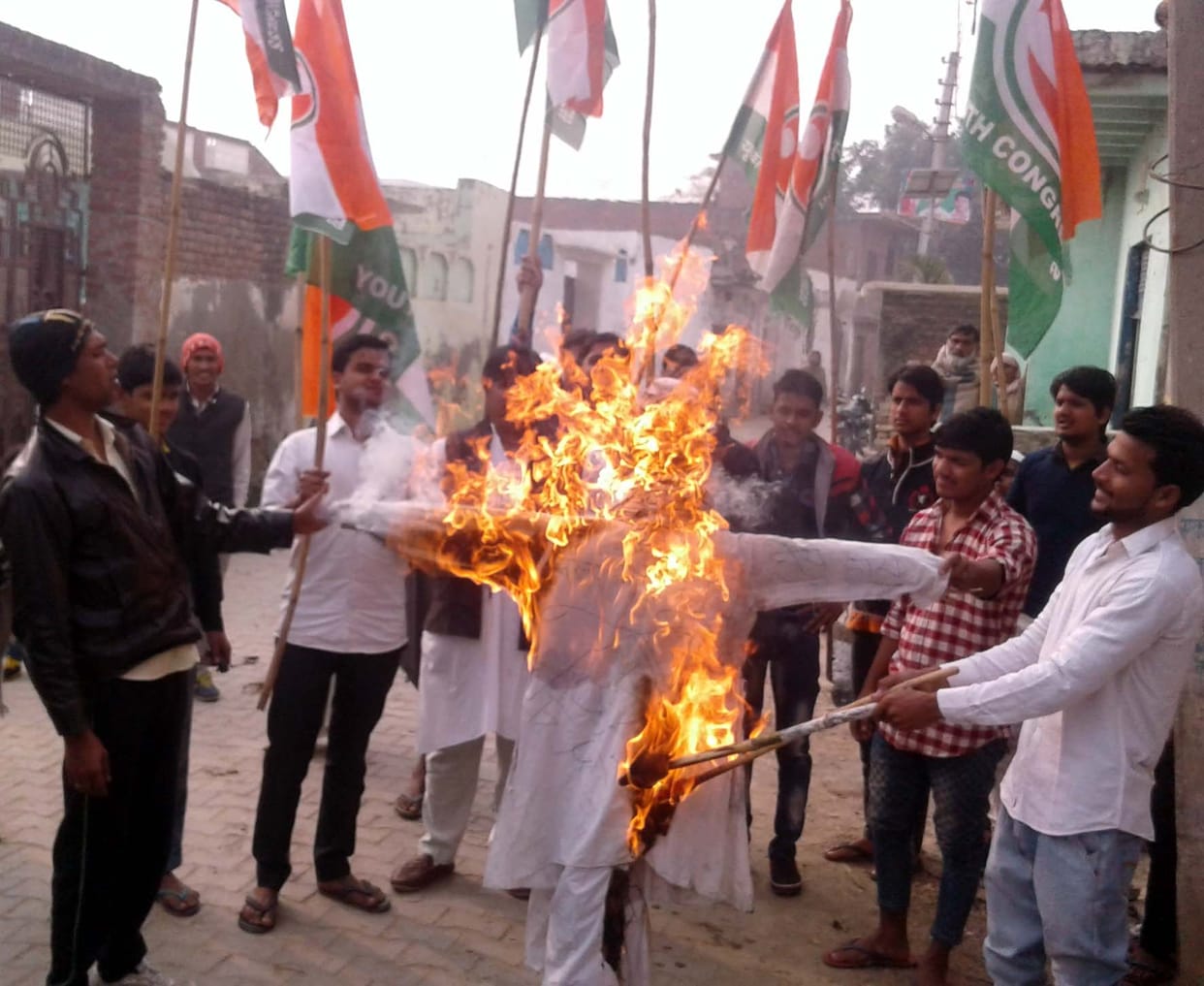 Congressmen burnt effigies PM.