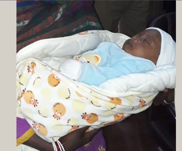 A builder's wife kidnapped a child.