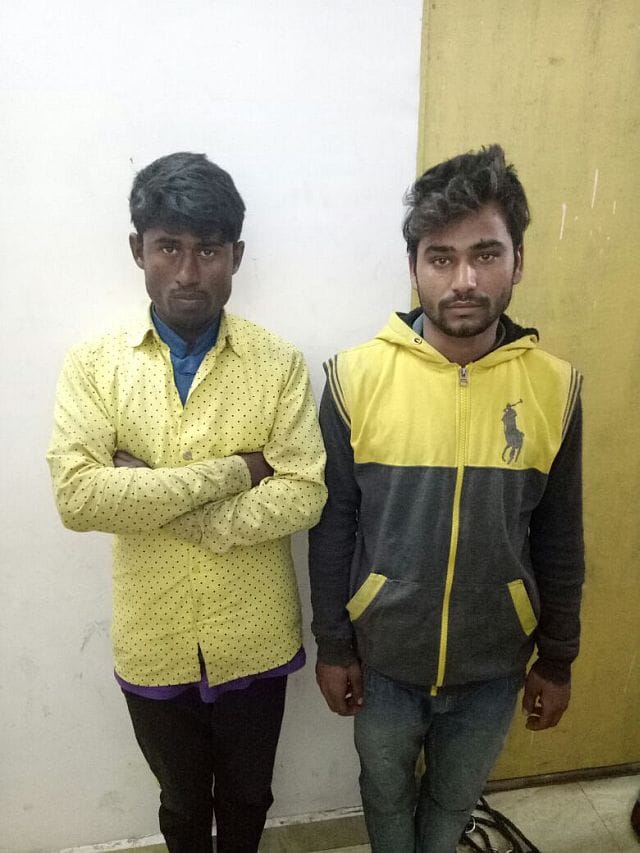 Two women were trying to rob the robber was finally picked up the bag