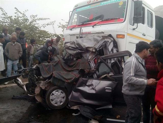  Fog vehicle crashes, three dead