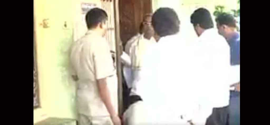 karnataka cm siddaramaiah got his shoe laces tied by a person