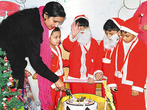 Splash of Christmas in English schools