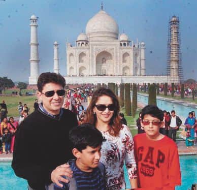 madhuri dixit in tajmahal
