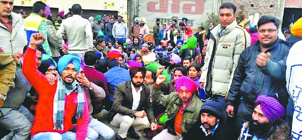 Education providers at the highway stopped two hours put the jam