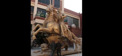 UNBELIEVABLE: The statue will be between the sea